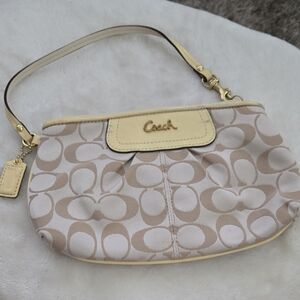 Coach| Butter Yellow/Light Tan Clutch with Signature Pattern